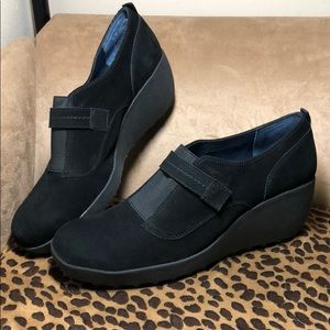 New, Blk suede Aerosoles wedges w/Vel closure 10.5